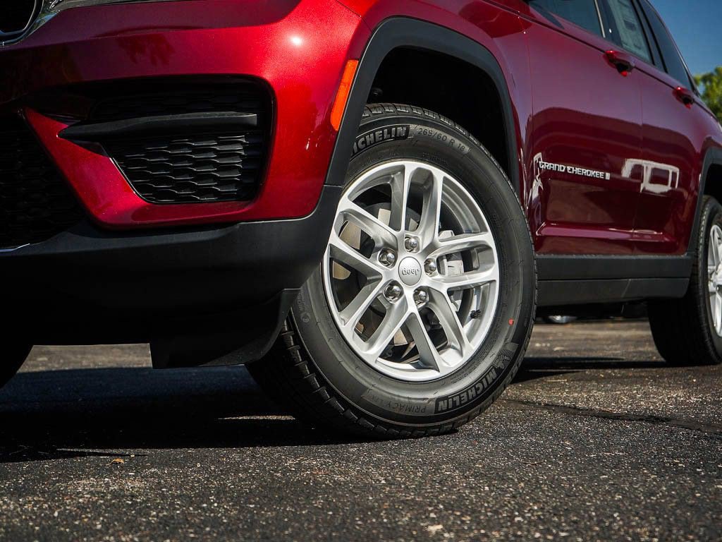 New 2025 Jeep Grand Cherokee Laredo X w/ Luxury Tech Group I image 5