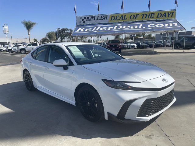 Used 2025 Toyota Camry SE FWD image 2