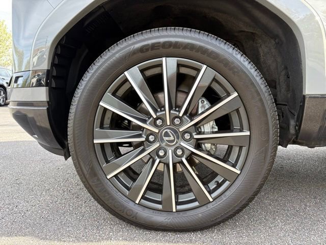 Used 2024 Lexus GX 550 w/ Accessory Package (2T) AWD/4WD image 15