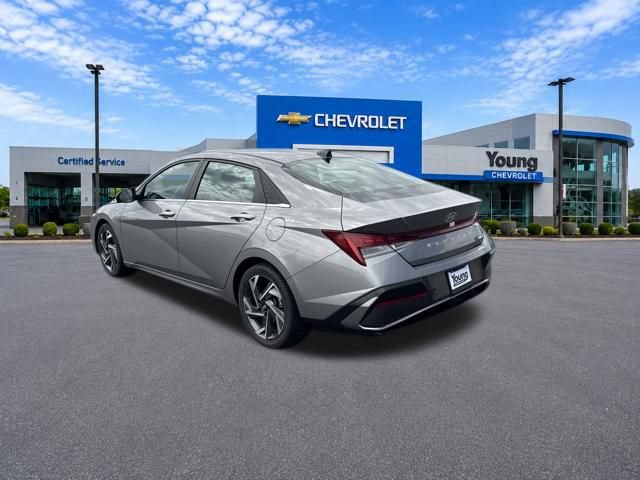 Used 2024 Hyundai Elantra Limited FWD image 5