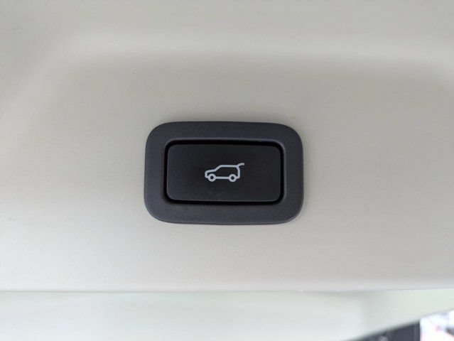 Used 2022 Land Rover Range Rover Evoque R-Dynamic SE AWD/4WD image 13