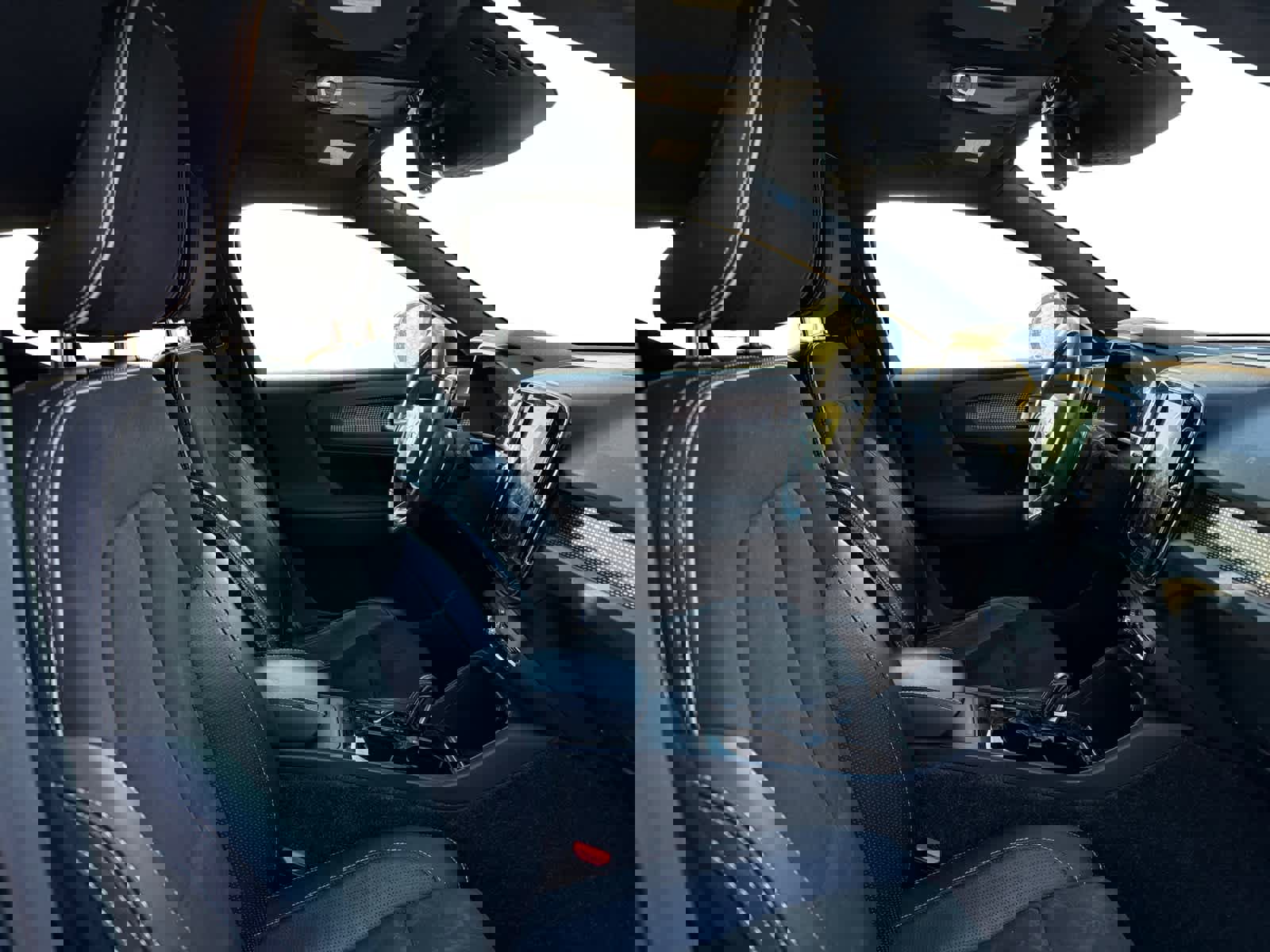 Used 2019 Volvo XC40 T5 R-Design image 17