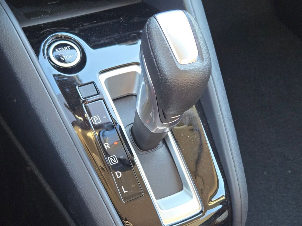 Used 2025 Nissan Versa SR w/ Trunk Package image 25