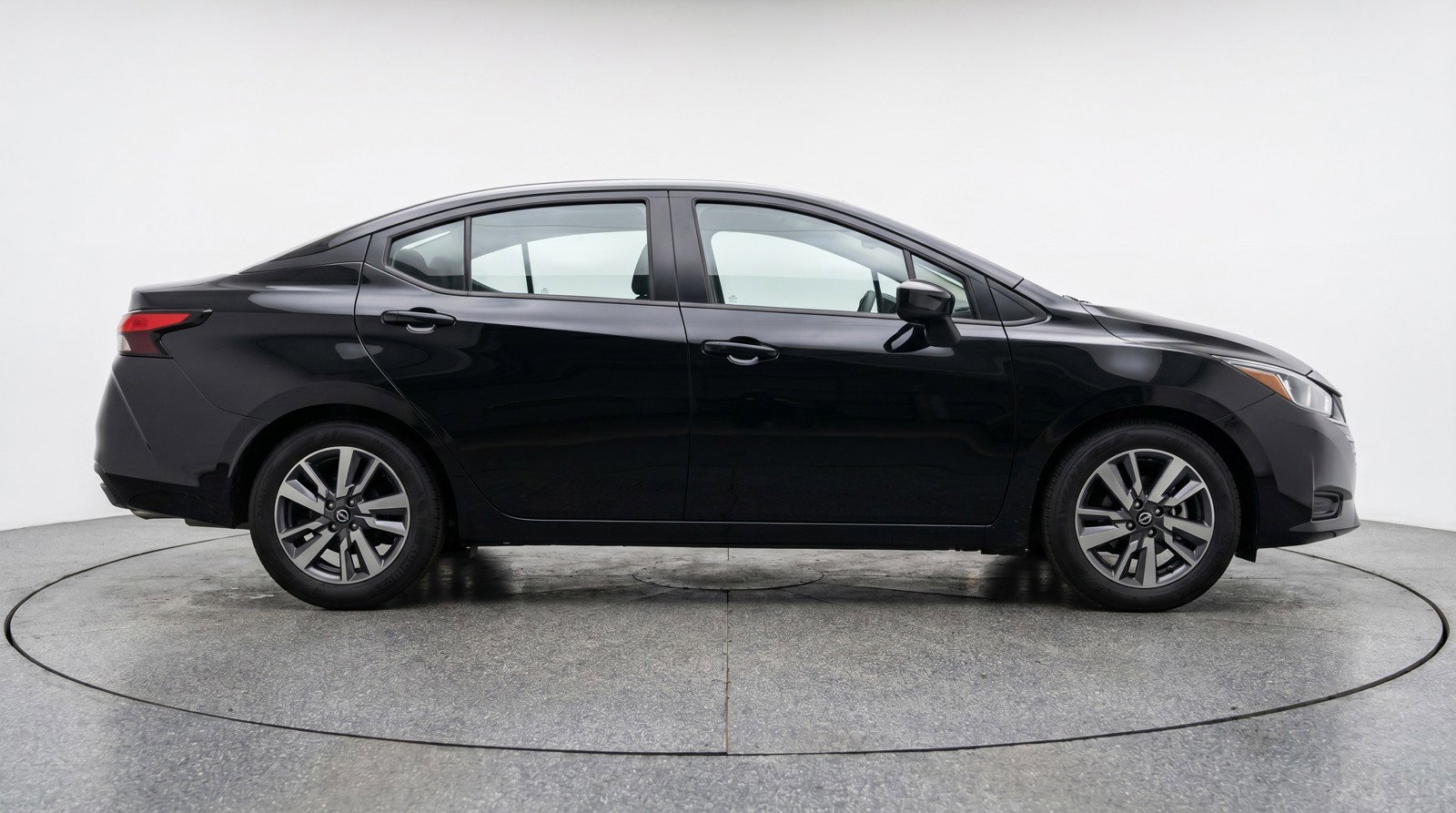 Used 2025 Nissan Versa SV FWD image 11