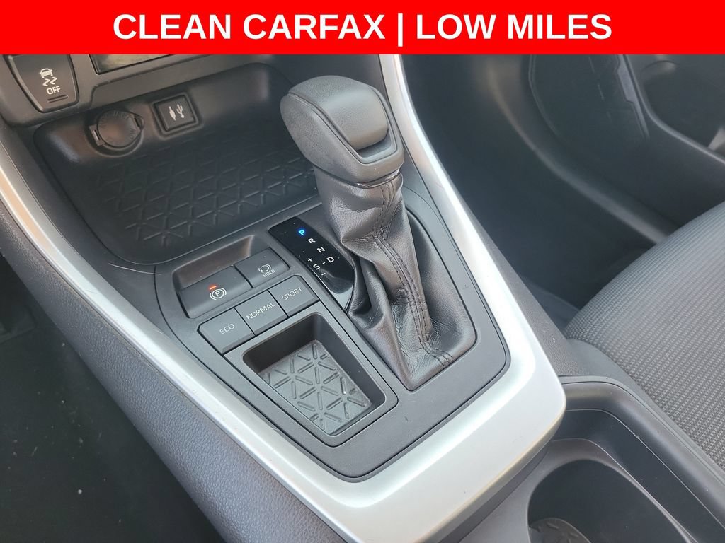 Used 2019 Toyota RAV4 LE w/ Carpet Mat Package FWD image 28