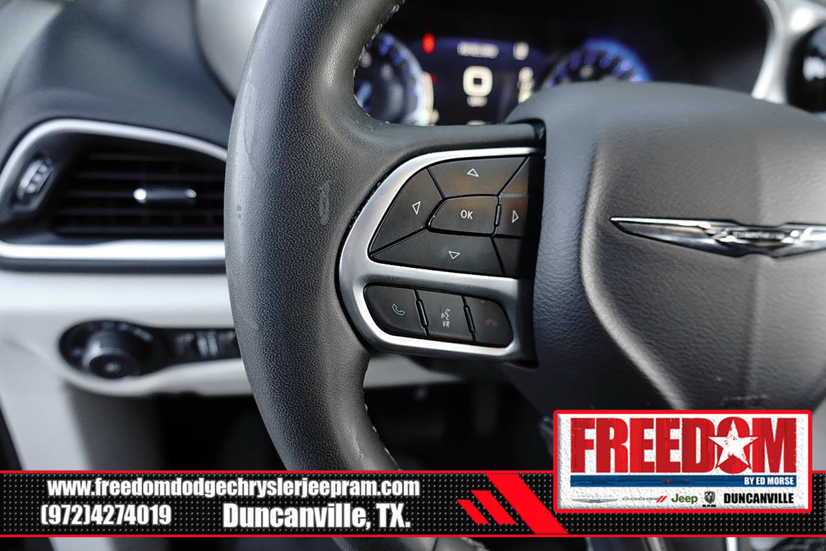 Certified 2024 Chrysler Pacifica Touring-L FWD image 25