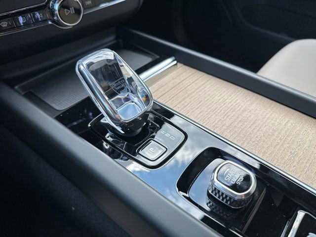 New 2026 Volvo XC60 B5 Plus w/ Climate Package PRO image 15