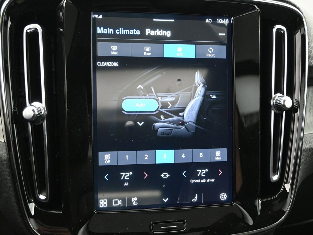 New 2025 Volvo XC40 B5 Ultra w/ Climate Package image 16