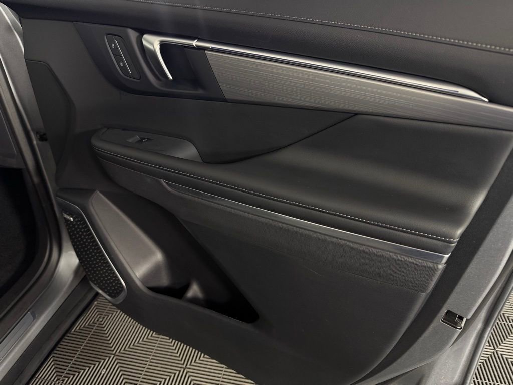 Used 2025 Buick Enclave Preferred image 35