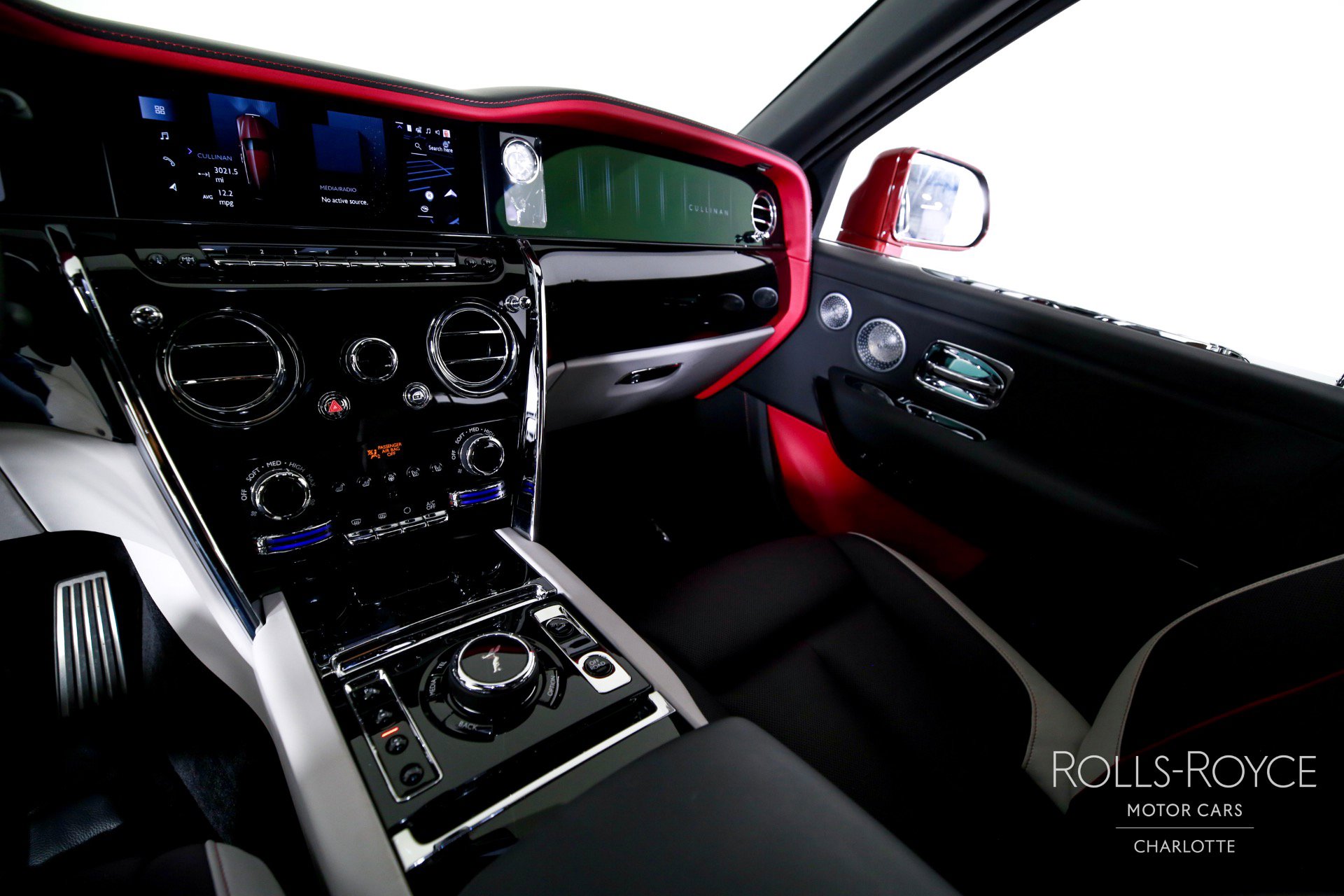 Certified 2025 Rolls-Royce Cullinan AWD/4WD image 15