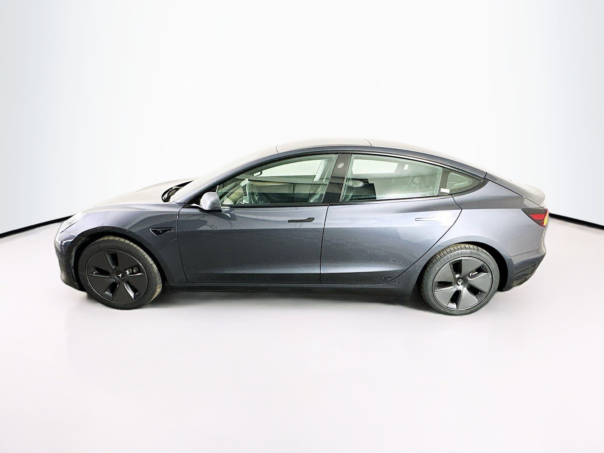 Used 2023 Tesla Model 3 Standard Range RWD image 4