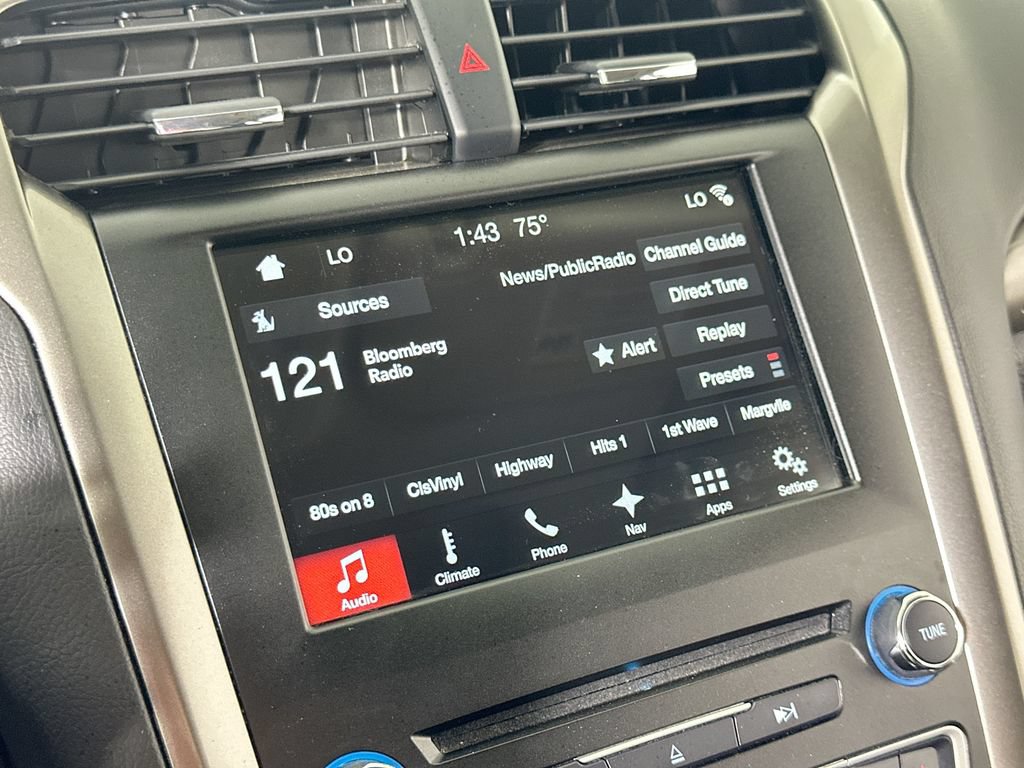 Used 2017 Ford Fusion SE w/ Fusion SE Technology Package FWD image 32