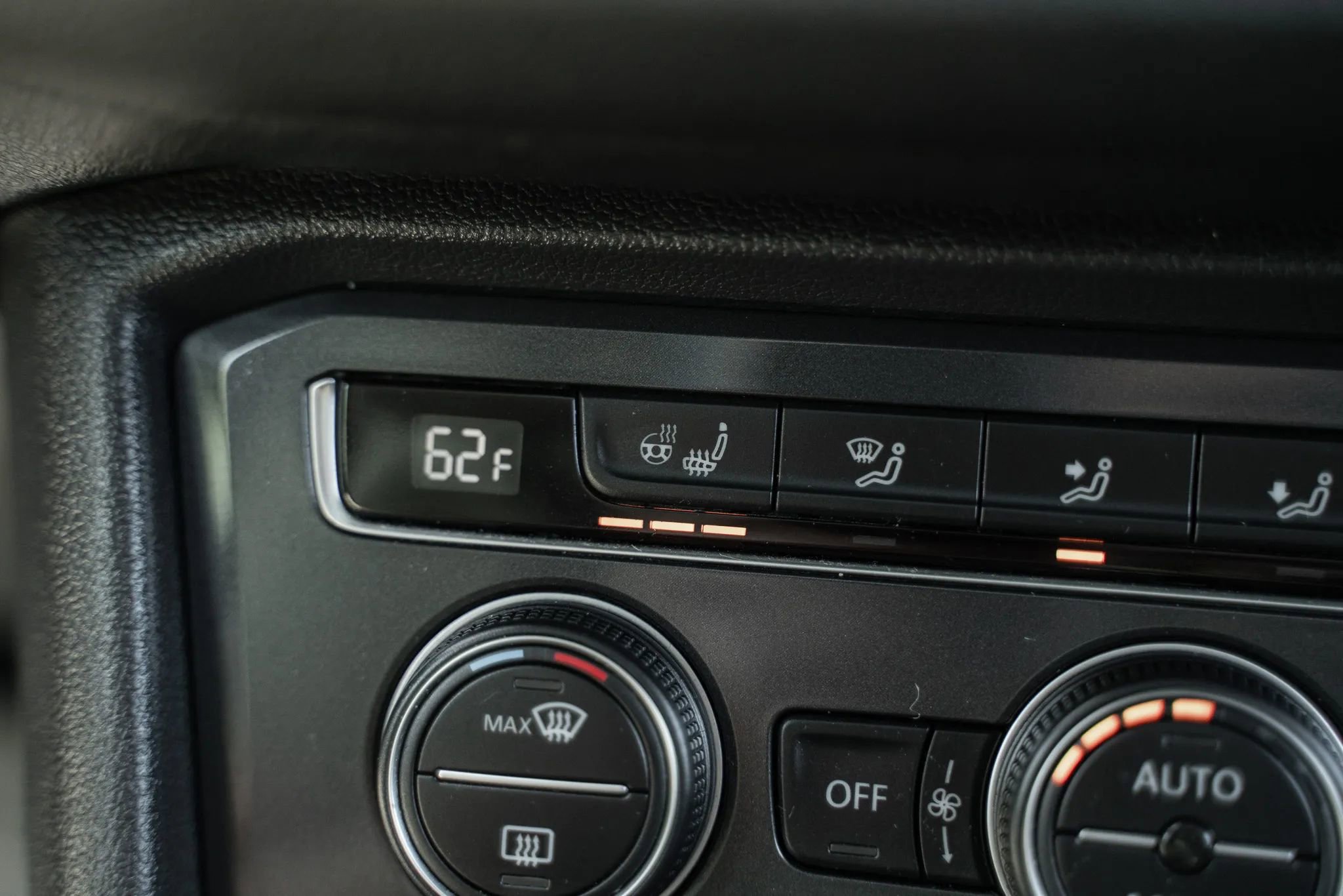 Used 2019 Volkswagen Tiguan SEL Premium AWD/4WD image 29