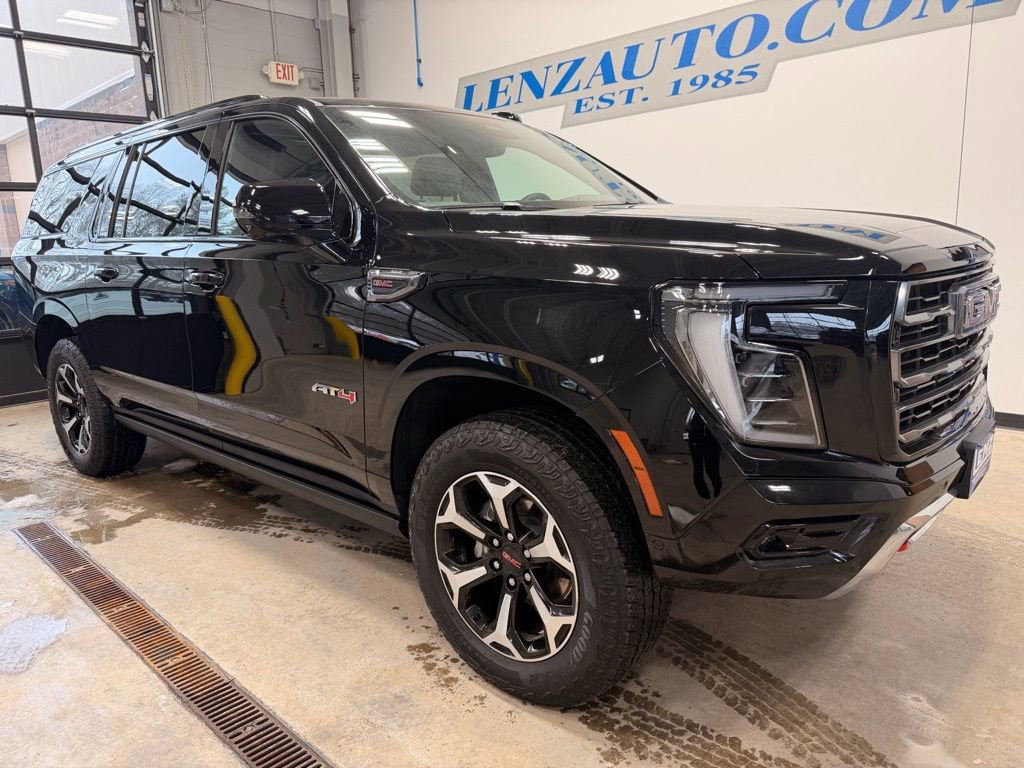 Used 2025 GMC Yukon XL AT4 w/ AT4 Premium Package AWD/4WD image 2