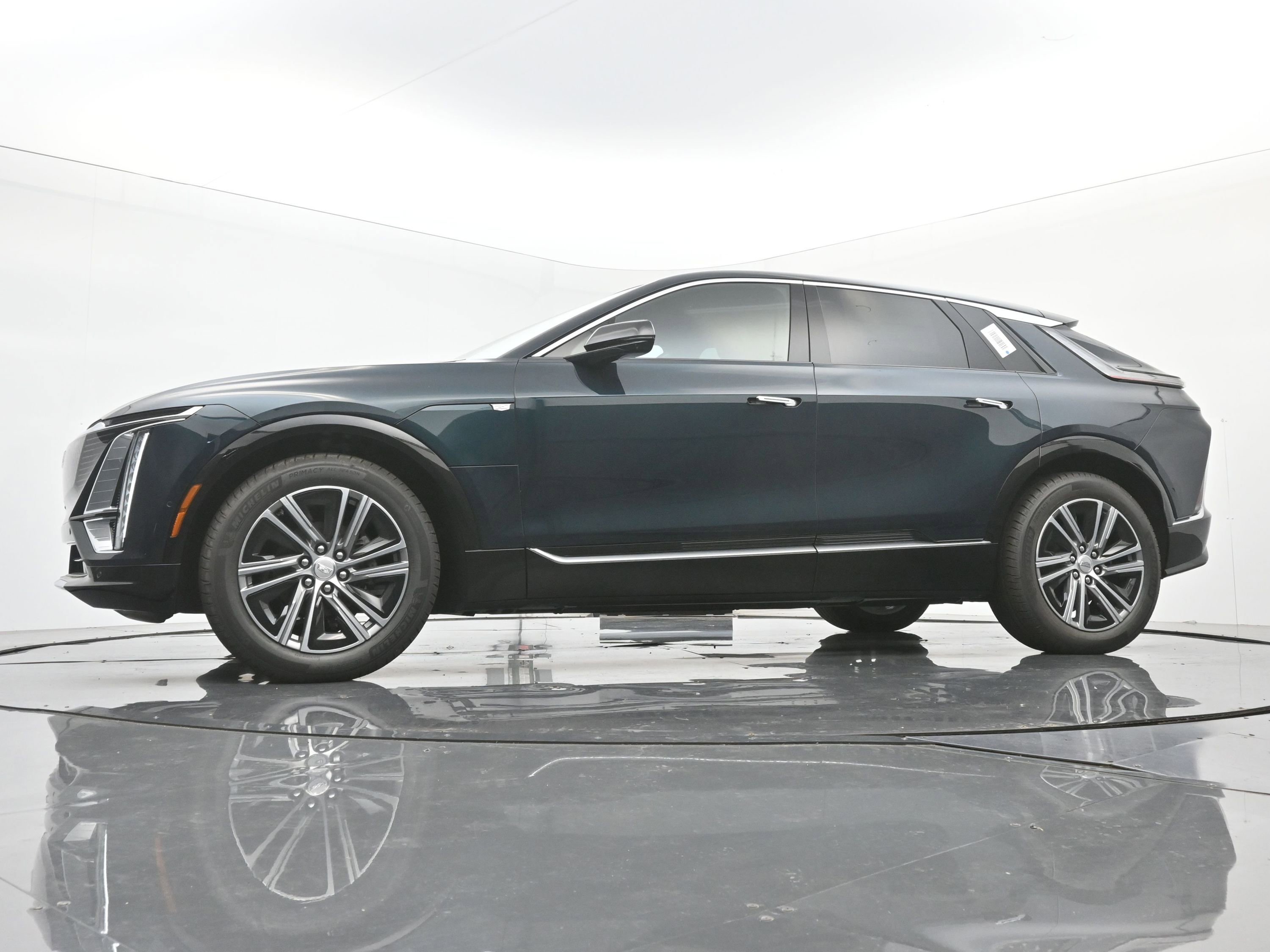 New 2025 Cadillac Lyriq Luxury image 16