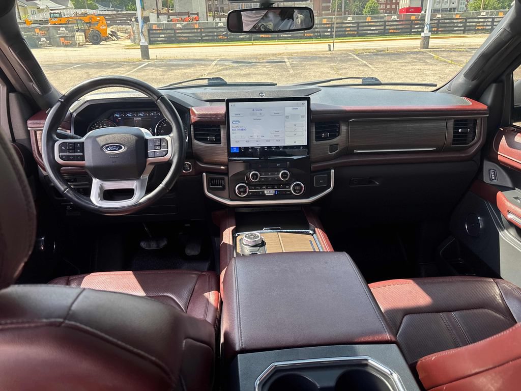Used 2023 Ford Expedition Limited AWD/4WD image 23