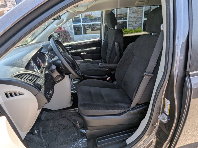 Used 2018 Dodge Grand Caravan SE w/ UConnect Hands-Free Group FWD image 11