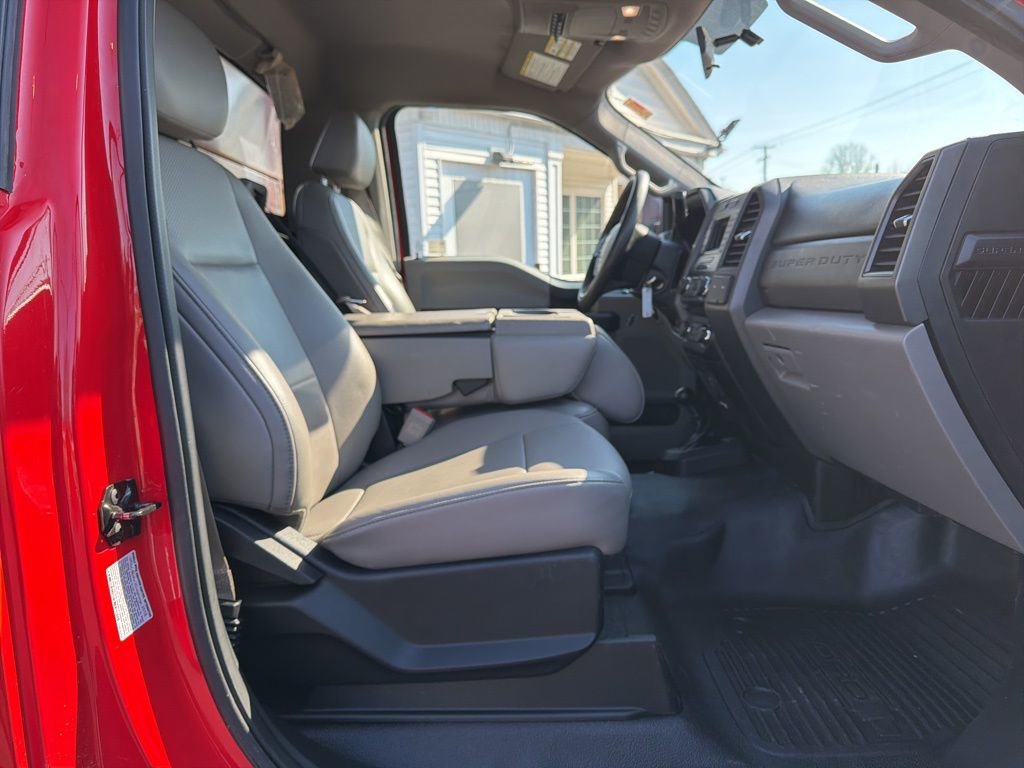 Used 2018 Ford F550 4x4 Regular Cab Super Duty image 17