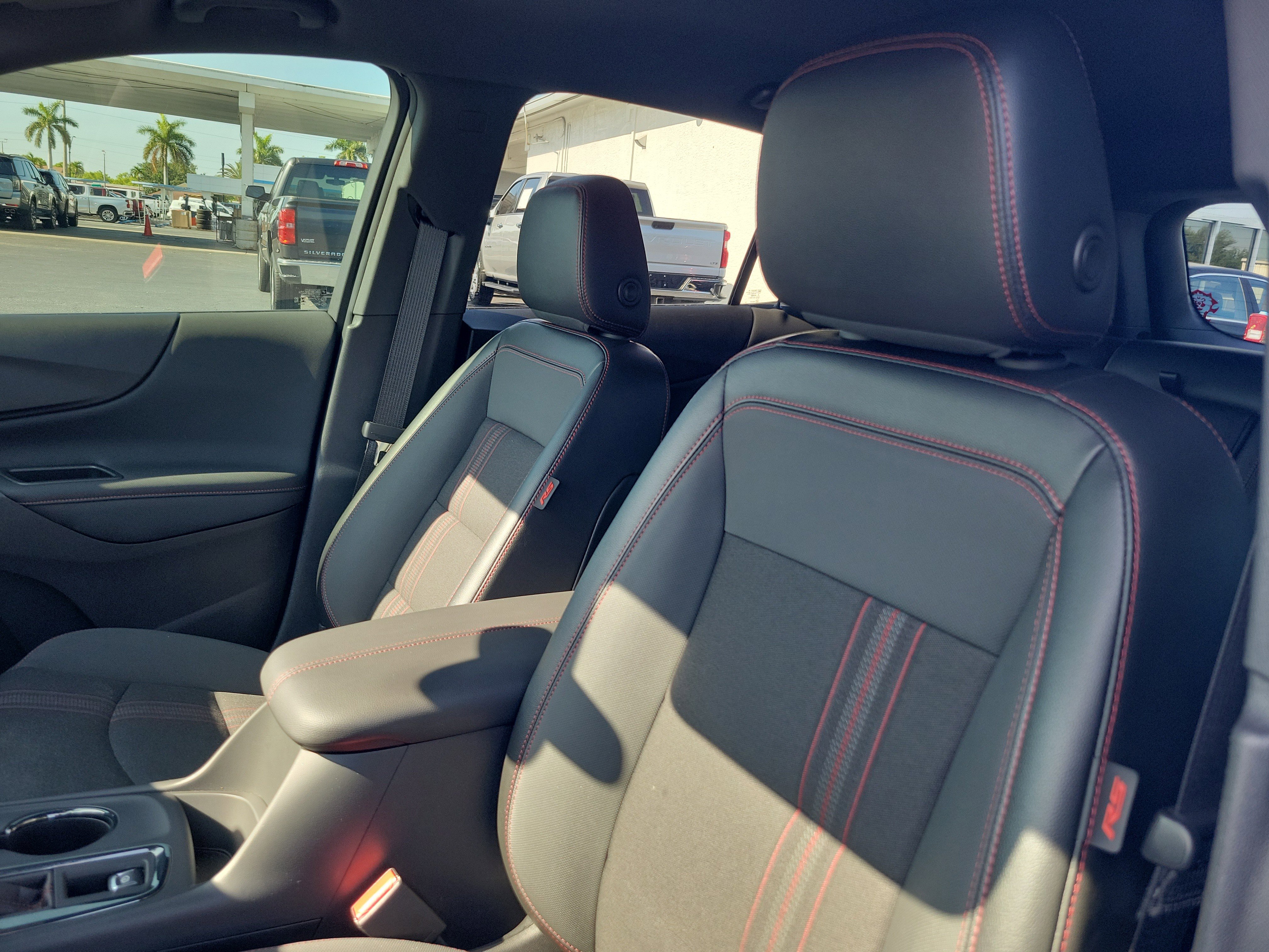 Certified 2024 Chevrolet Equinox RS FWD image 12