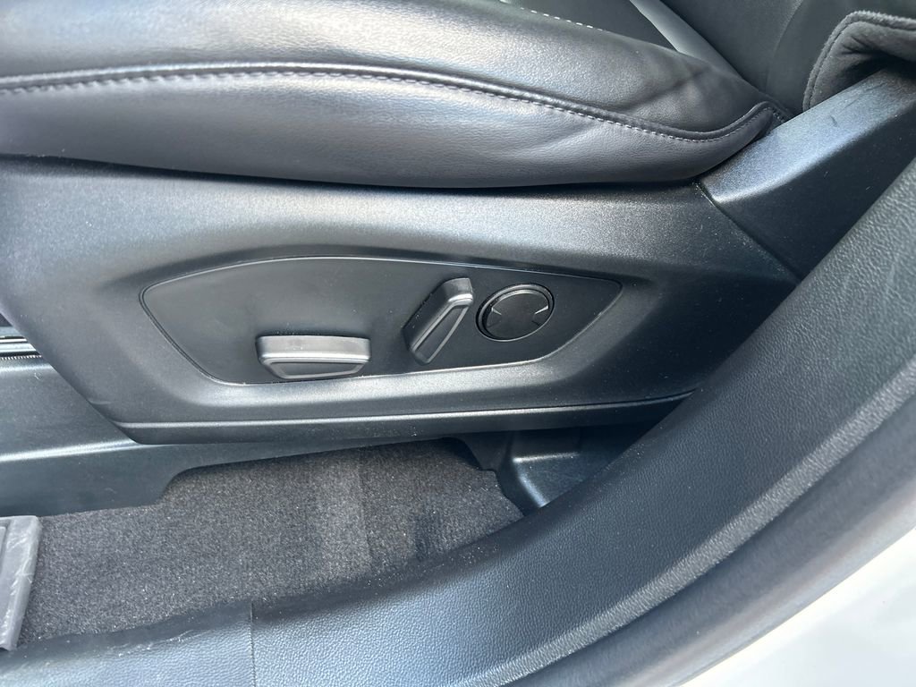 Used 2023 Ford Explorer XLT w/ Equipment Group 202A RWD image 23