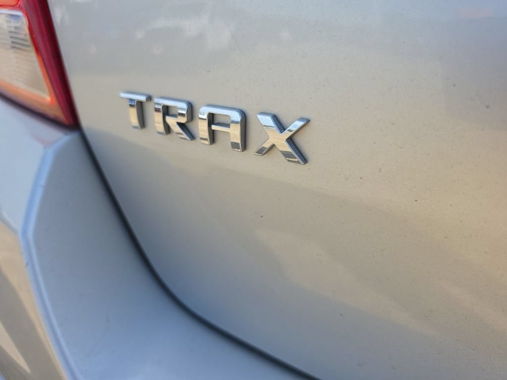 Used 2021 Chevrolet Trax LT FWD image 14