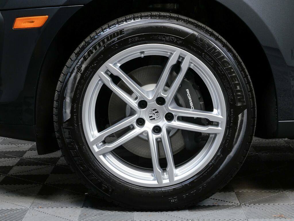 Certified 2026 Porsche Macan Turbo AWD/4WD image 37