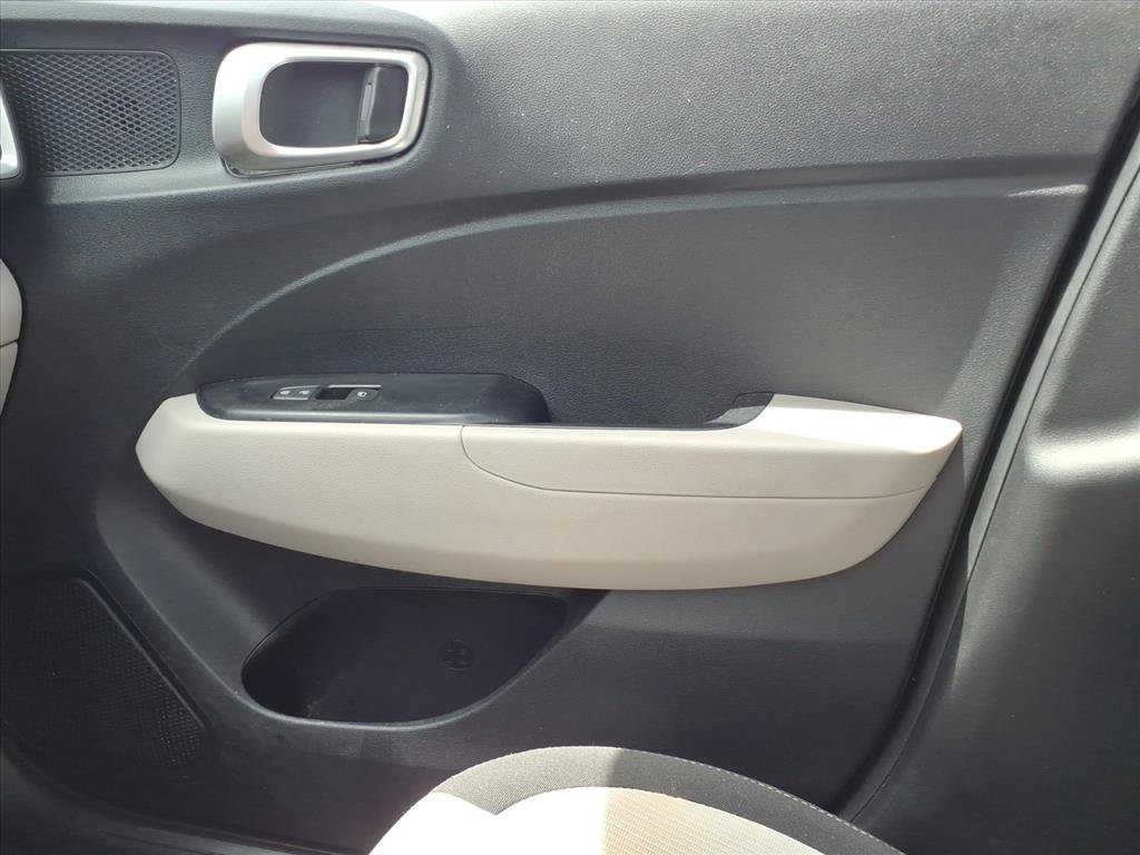 Used 2024 Hyundai Venue SEL FWD image 26