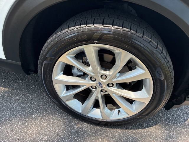 Used 2022 Ford Explorer Platinum w/ Equipment Group 601A AWD/4WD image 16