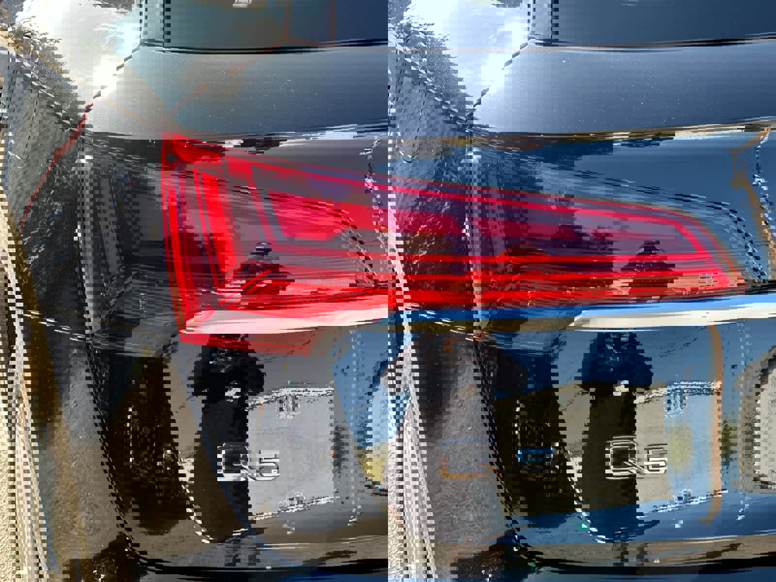 Used 2022 Audi Q5 e Premium w/ Convenience Package image 26