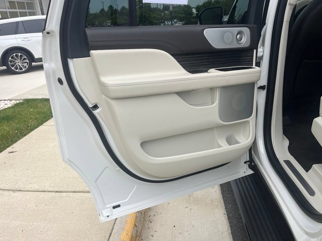 Used 2022 Lincoln Navigator L Black Label AWD/4WD image 21