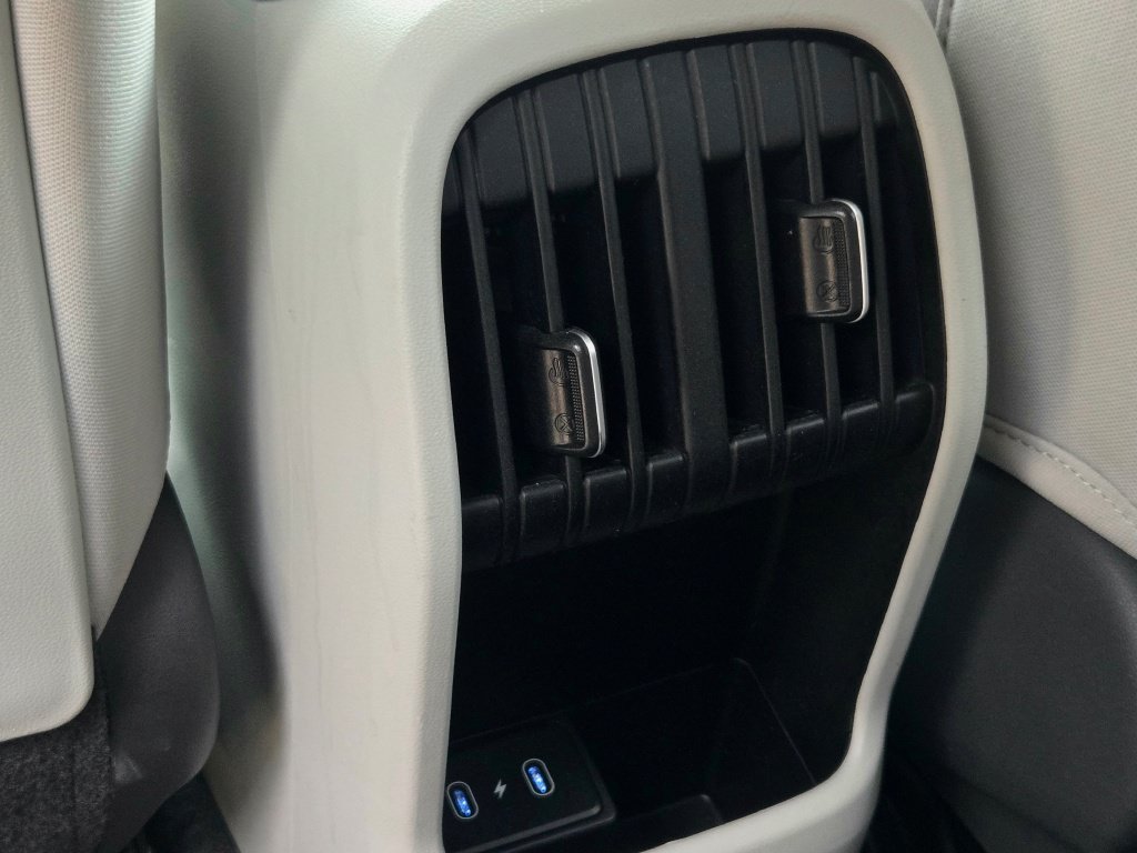 Used 2025 Hyundai Kona SEL AWD/4WD image 16