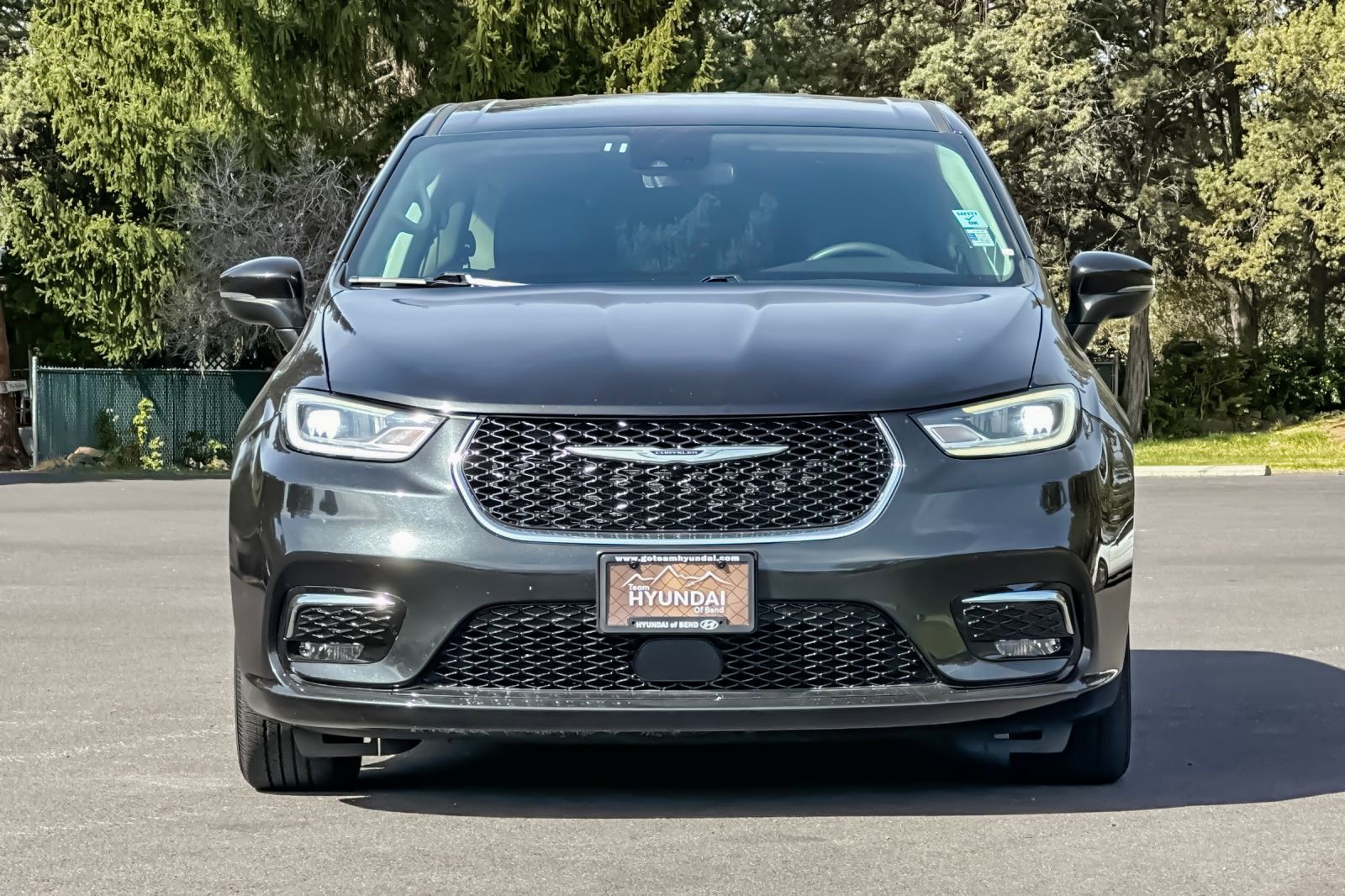 Used 2023 Chrysler Pacifica Touring-L image 10