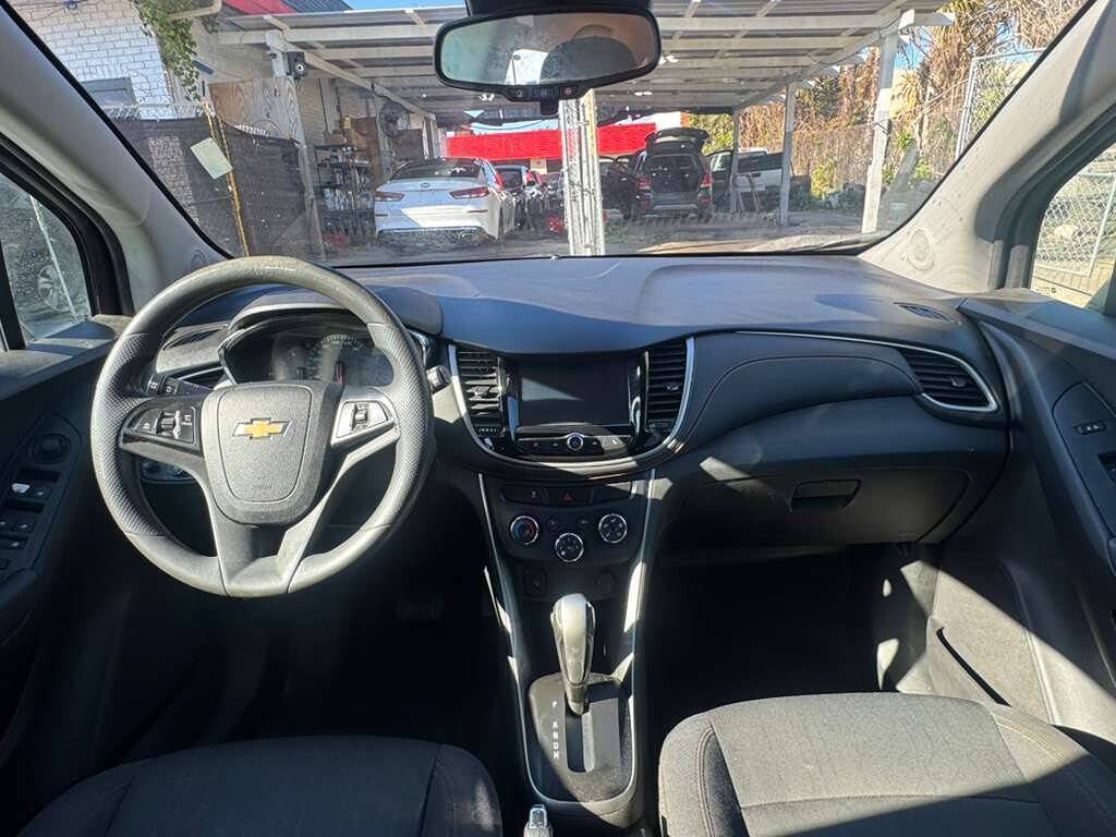 Used 2017 Chevrolet Trax LT FWD image 9