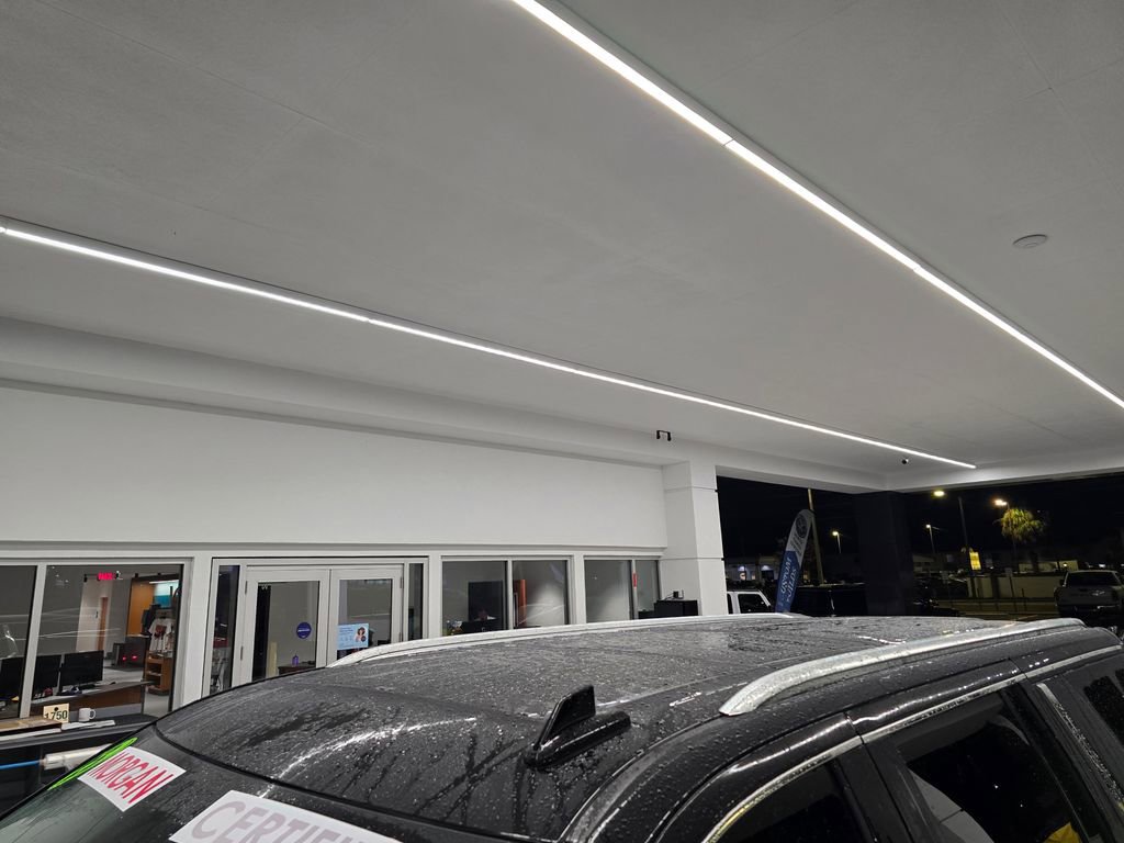 Used 2023 GMC Yukon XL Denali Ultimate AWD/4WD image 12