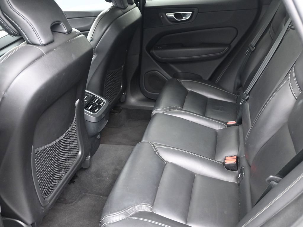 Used 2022 Volvo XC60 B5 Inscription image 14
