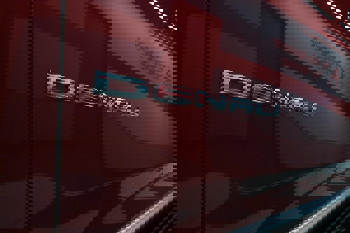 Used 2023 GMC Yukon XL Denali image 41