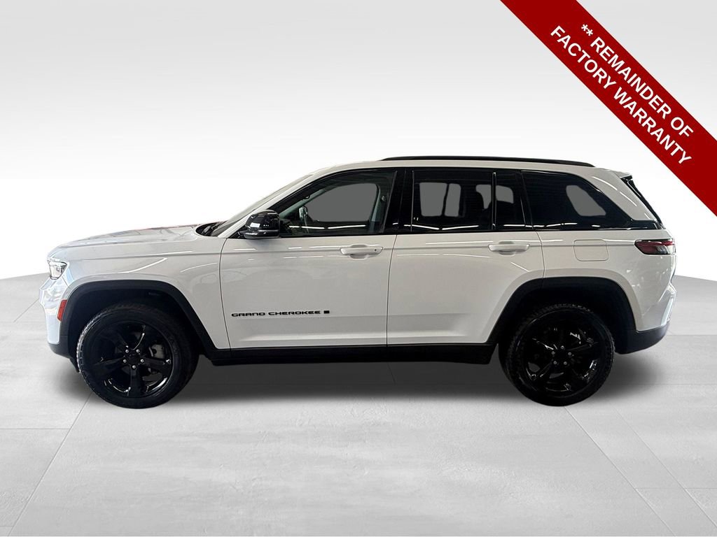 Used 2024 Jeep Grand Cherokee Limited w/ Black Appearance Package AWD/4WD image 2