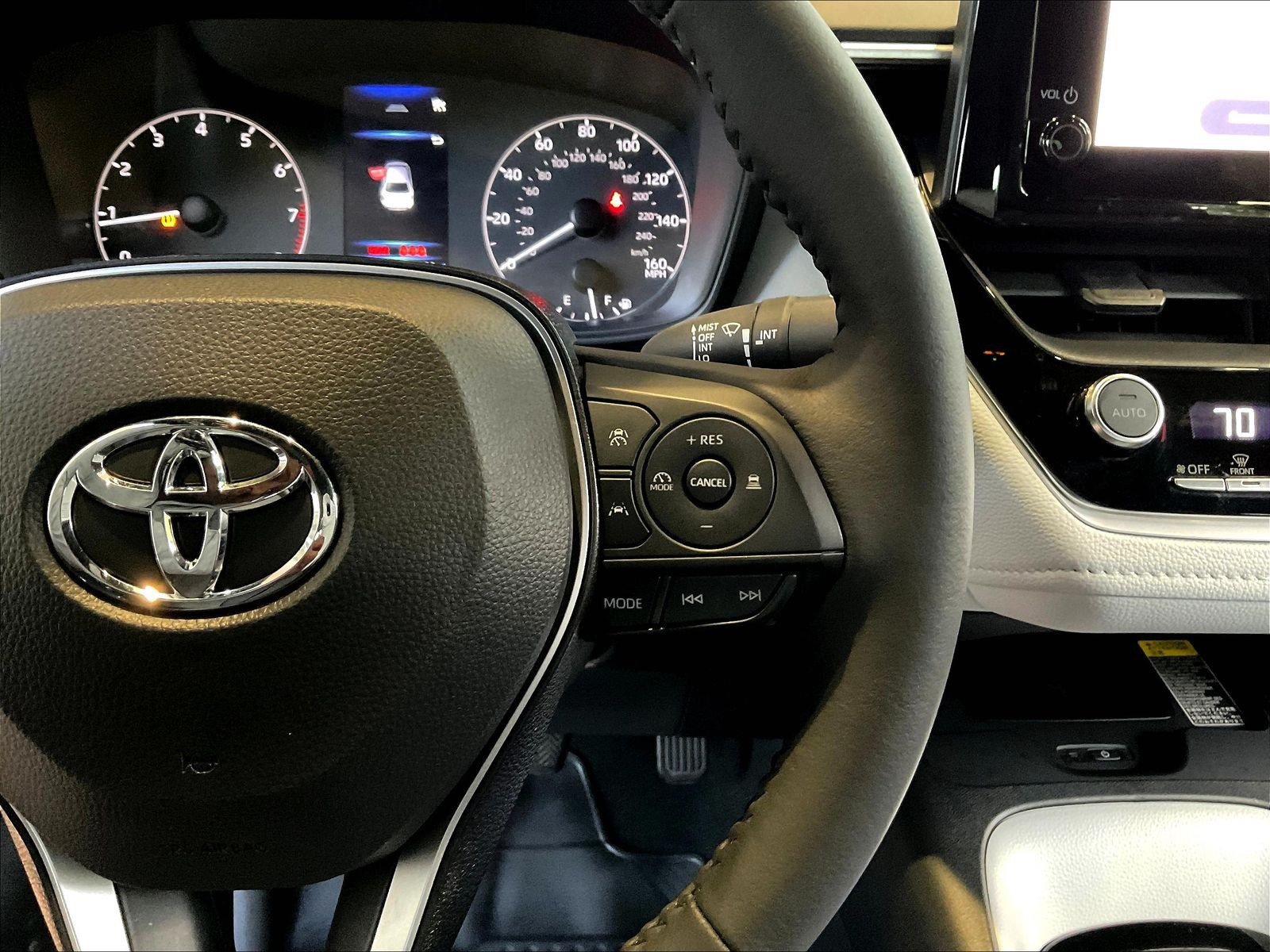 Used 2024 Toyota Corolla SE w/ SE Premium Package FWD image 12