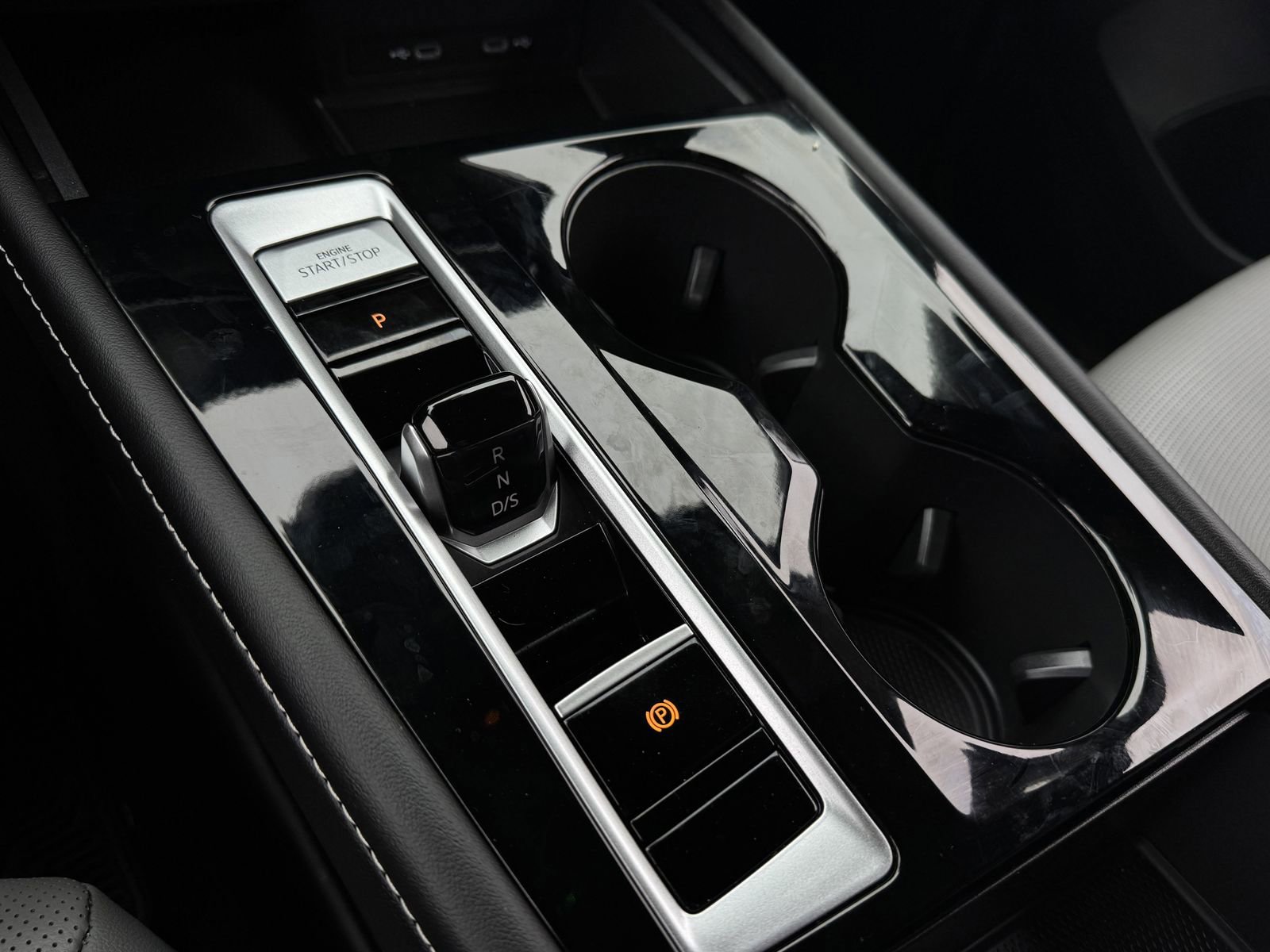 Used 2024 Volkswagen Atlas Cross Sport SEL R-Line AWD/4WD image 22