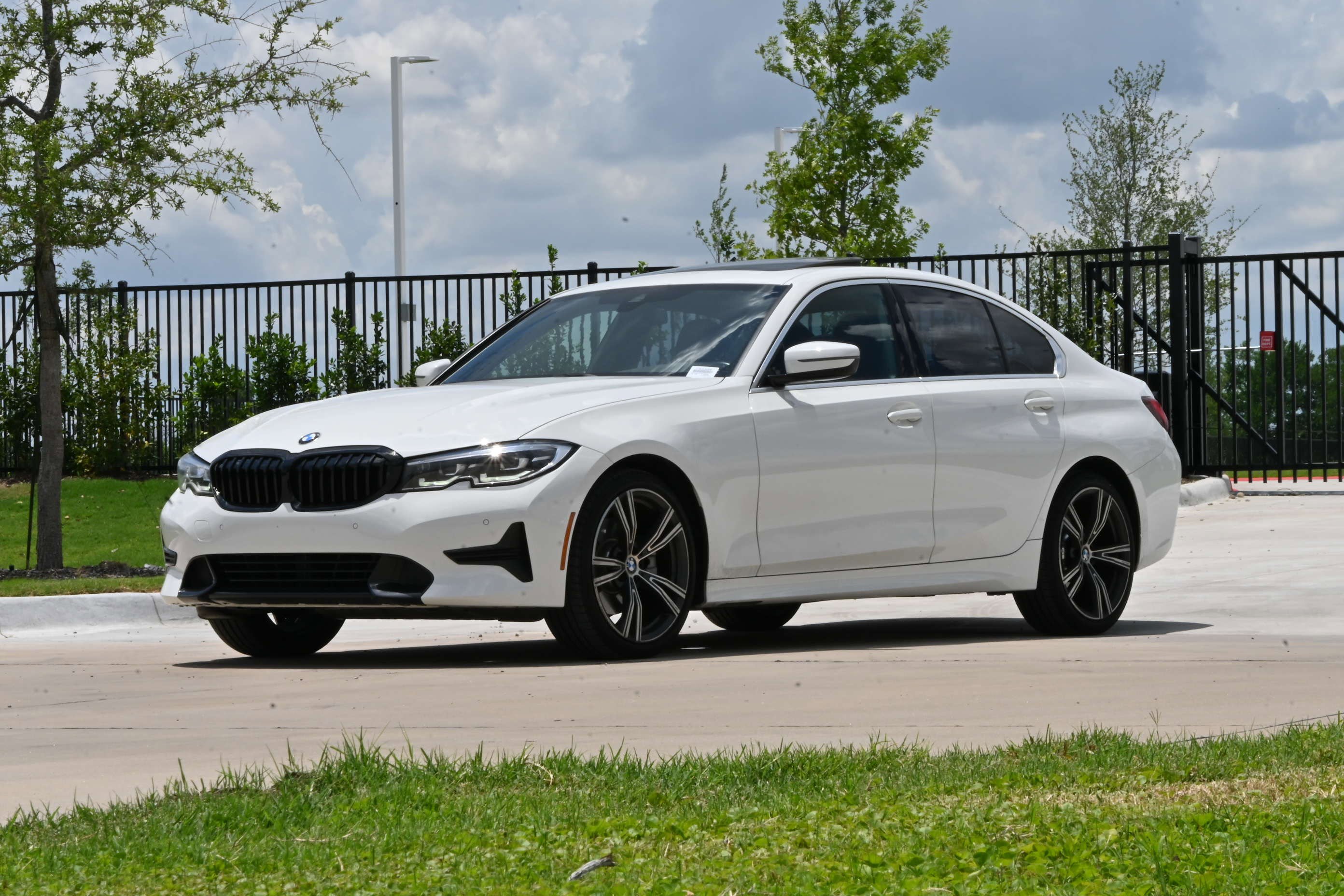 Used 2022 BMW 330i xDrive Sedan w/ Driving Assistance Package AWD/4WD image 5