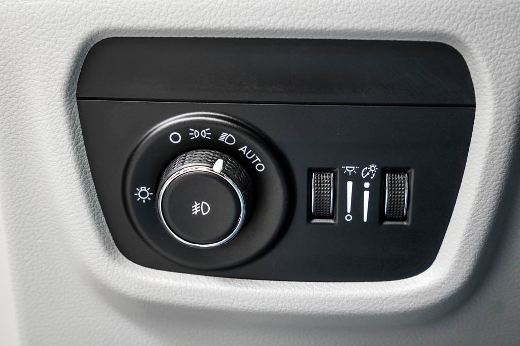 Used 2023 Jeep Grand Cherokee L Summit w/ Advanced Protech Group IV image 44