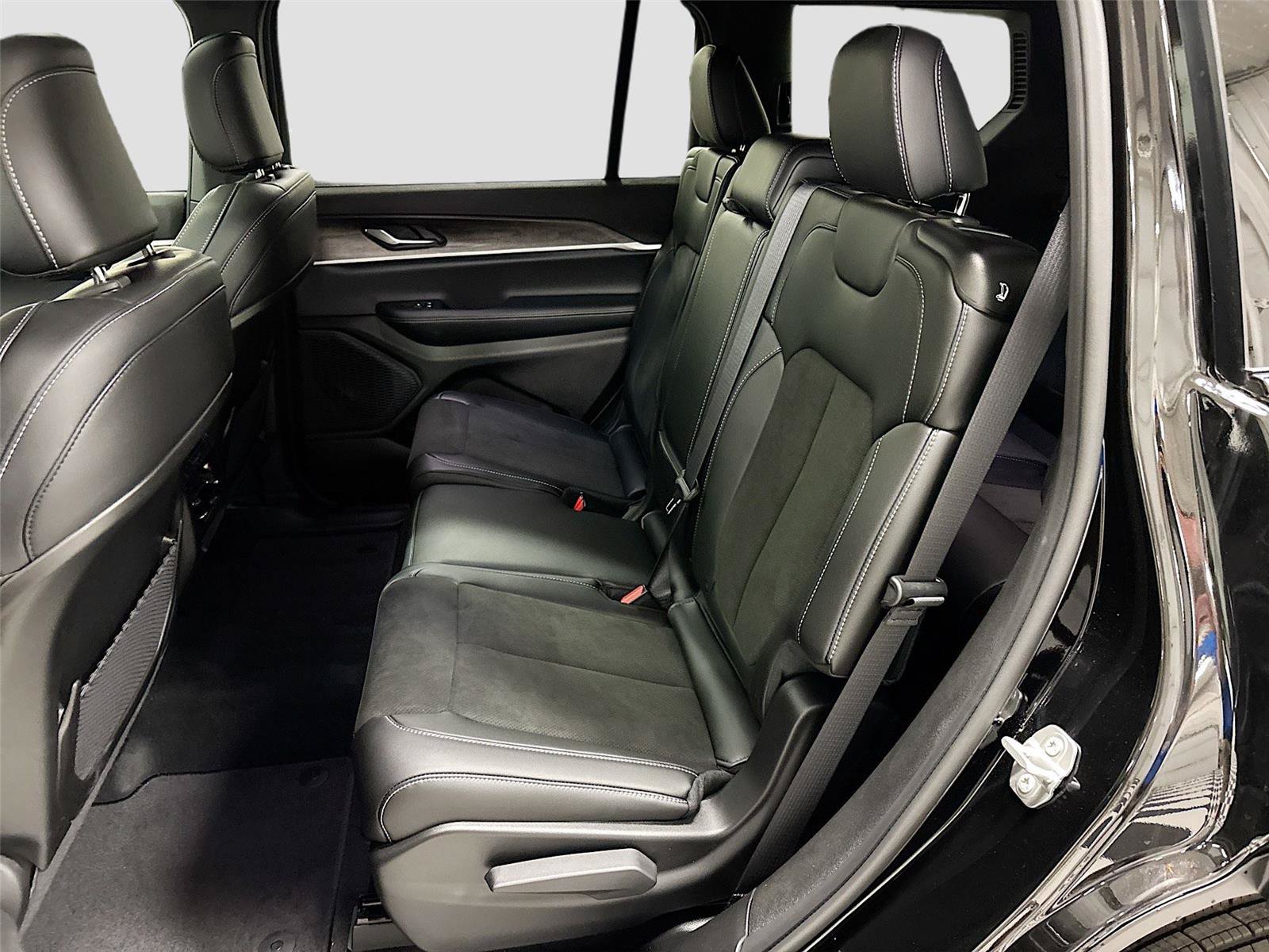 New 2026 Jeep Grand Cherokee L 4WD image 11