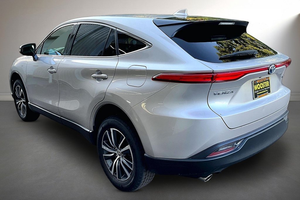 Used 2022 Toyota Venza LE AWD/4WD image 4