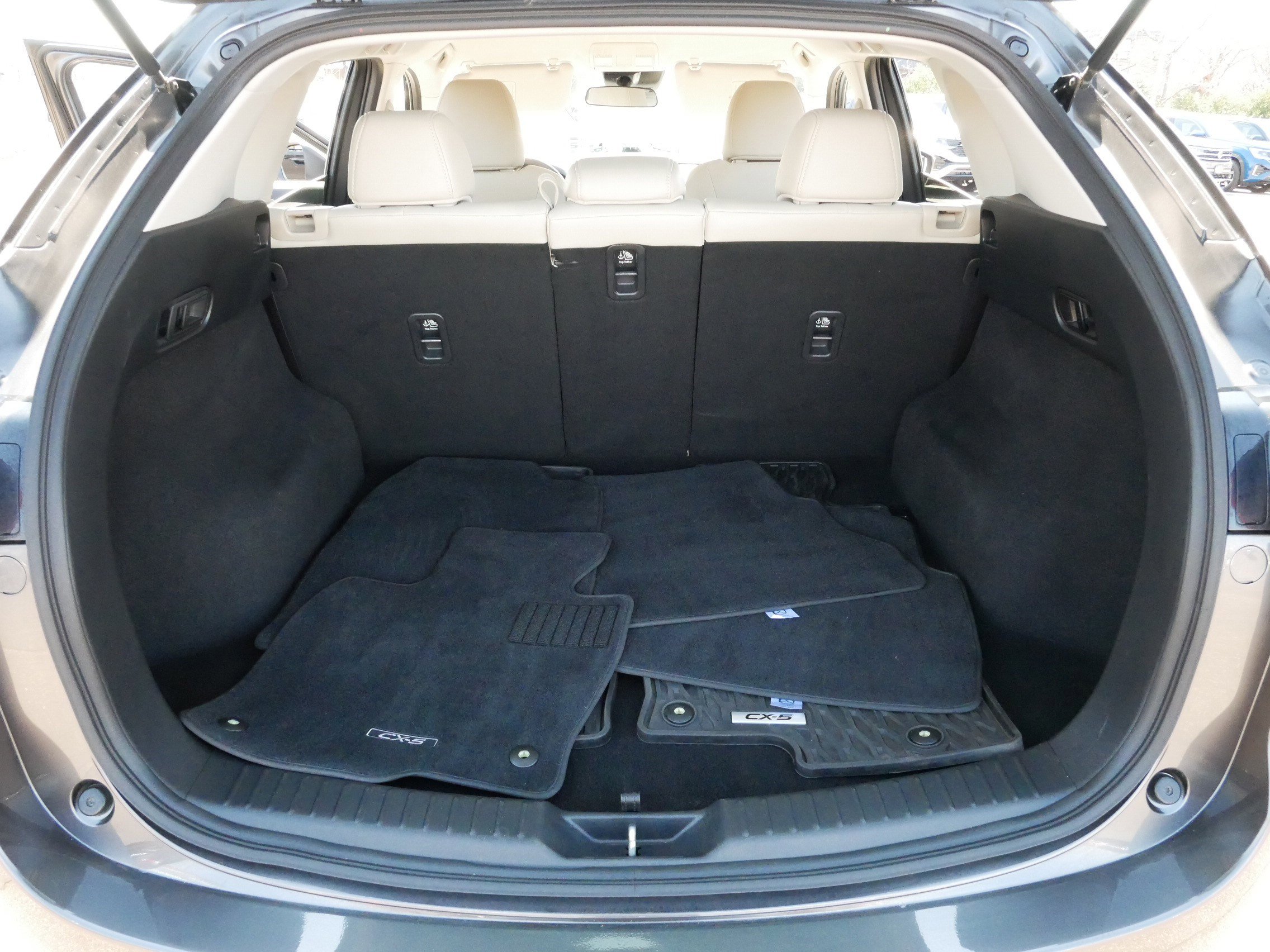 Used 2019 MAZDA CX-5 Touring image 18