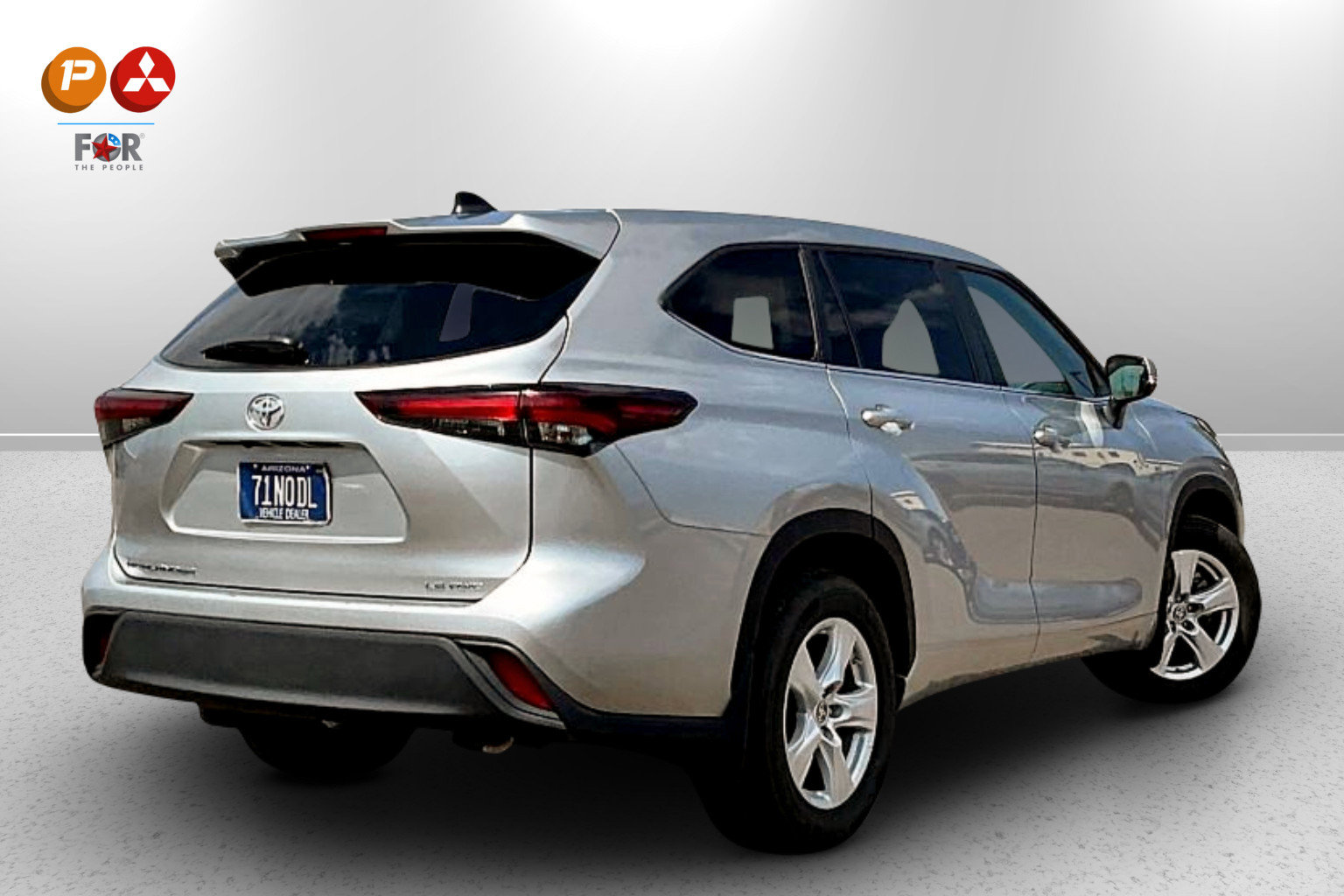 Used 2024 Toyota Highlander LE image 2