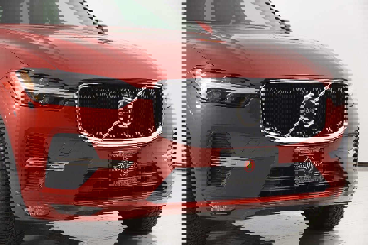 Used 2022 Volvo XC60 B5 Momentum image 39