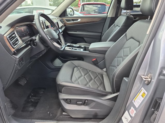 Used 2025 Volkswagen Atlas SE FWD image 24