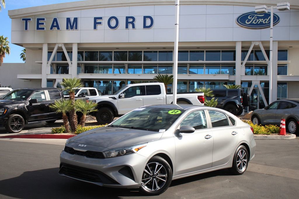 Used 2022 Kia Forte LXS FWD image 2