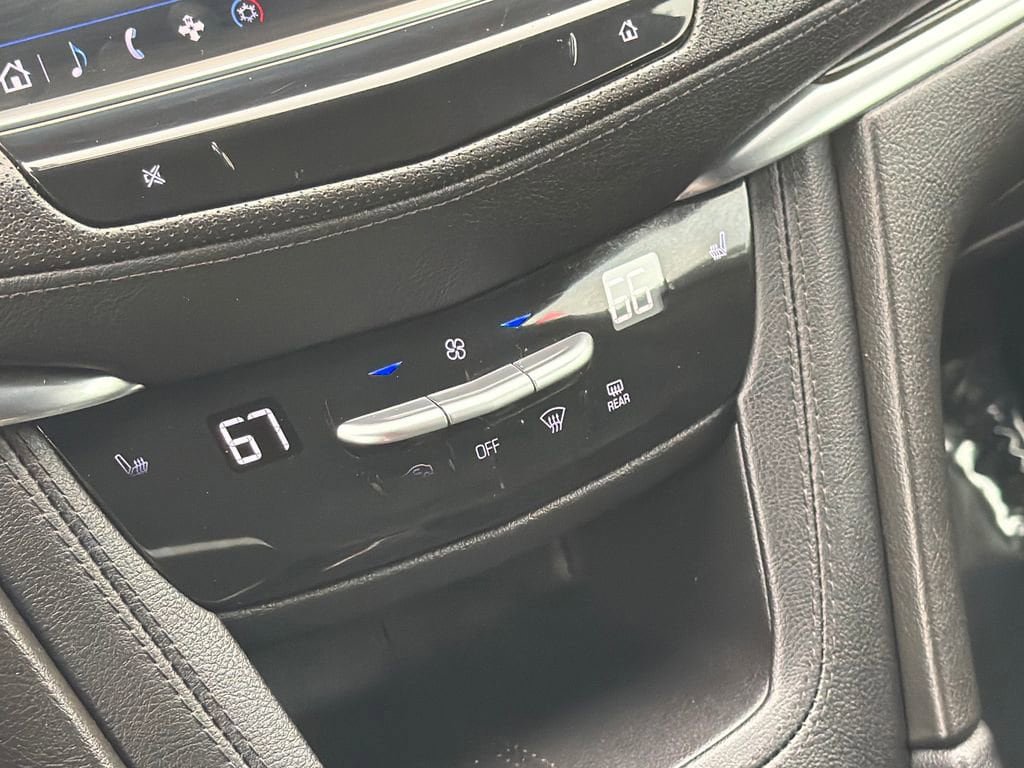 Certified 2022 Cadillac XT5 Premium Luxury AWD/4WD image 9