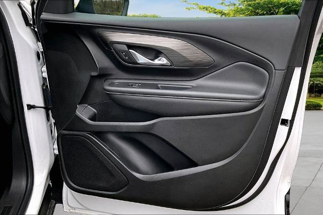 Used 2024 GMC Terrain SLT image 23